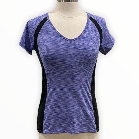 Ideology V-Neck Semi-Fitted T-Shirt in Size Small - Picture 1 of 6